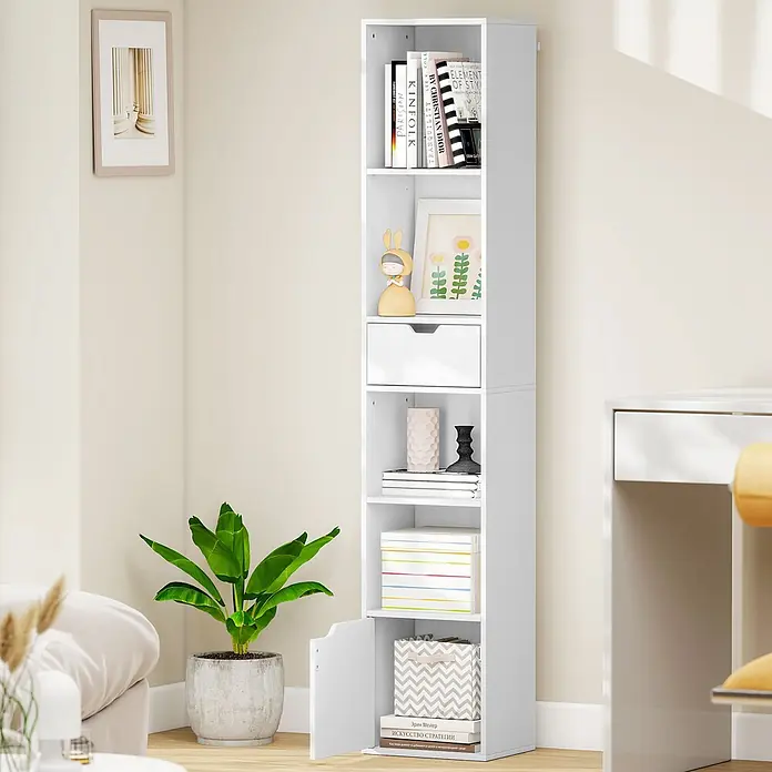 Homcom Holzregal - H x B x T: 158 x 24 x 24 cm, Traglast pro Boden: 5 kg, Anzahl Böden: 5 Stk., Schrauben, Weiß - Weißes, schmales Regal mit offenen Fächern, einer Schublade und einem Schrank, gefüllt mit Büchern und Deko.
