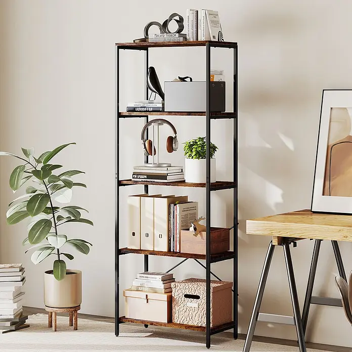 Homcom Holzregal - H x B x T: 161 x 35 x 35 cm, Traglast pro Boden: 10 kg, Anzahl Böden: 5 Stk., Schrauben, Rustikal-Braun - Hohes, schmales 5-stöckiges Industrieregal mit schwarzem Metallrahmen und rustikalen Holzregalböden, dekoriert mit Büchern und Dekoartikeln.