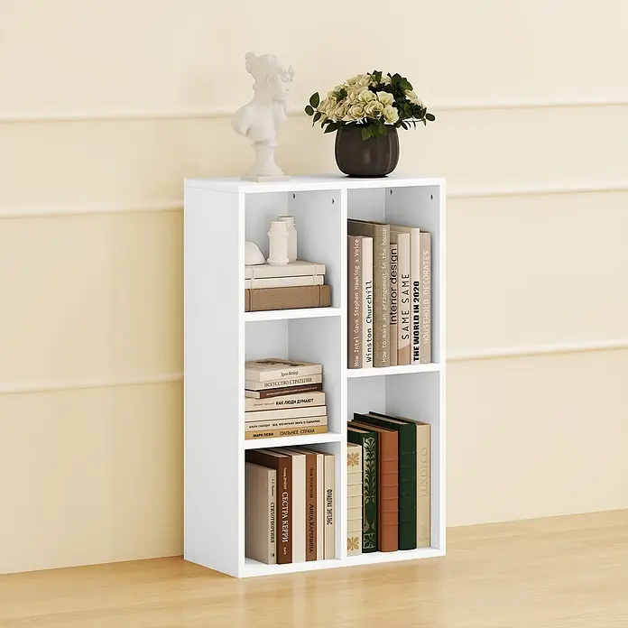 Homcom Holzregal - H x B x T: 80 x 24 x 24 cm, Traglast pro Boden: 8 kg, Anzahl Böden: 5 Stk., Schrauben, Weiß - Weißes quadratisches Bücherregal mit mehreren Fächern, gefüllt mit Büchern und Dekoartikeln, auf einem Holzfußboden stehend.