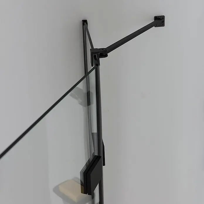 Kiamami Valentina Eckdusche - 900 x 900 x 1.900 cm, Schwarz, Farblos, Stärke: 6 mm - Klare Glasduschwand mit schwarzem, wandmontiertem, verstellbarem Metallstützarm und Beschlägen.