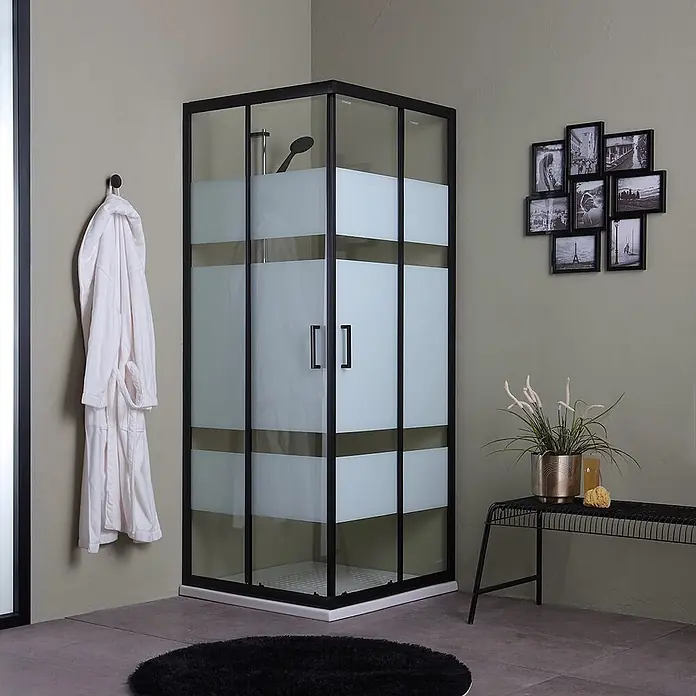 Kiamami Valentina Eckdusche - 900 x 900 x 1.900 cm, Schwarz, Weiß, Stärke: 6 mm - Eckduschkabine mit schwarzem Rahmen und Milchglasplatten, für ein modernes Badezimmer.