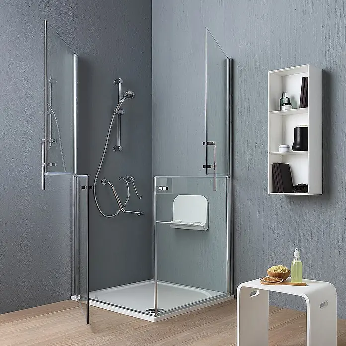 Kiamami Valentina Eckdusche - 900 x 900 x 1.900 cm, Transparent, Stärke: 6 mm - Moderne Eckduschkabine mit Klarglas, Chromarmaturen, weißer Duschwanne und klappbarem Duschsitz für barrierefreies Duschen.