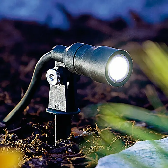 Ritter Leuchten LED-Strahler - 250 lm, L x B x H: 90 x 90 x 60 mm, IP68 - Gartenstrahler im Einsatz.