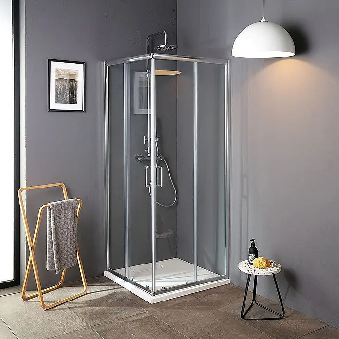 Kiamami Valentina Eckdusche - 750 x 750 x 1.850 cm, Transparent, Stärke: 4 mm - Eckduschkabine mit klaren Glaspaneelen, silbernem Rahmen und weißer Duschwanne.