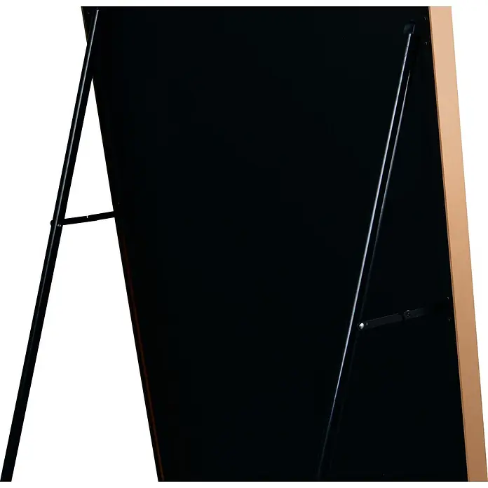 Standspiegel Mira - 70 x 170 cm, Gebogen, Gold - Rückseite eines Spiegels mit hellem Holzrahmen und schwarzem klappbaren Metallständer, inklusive Stützstreben.