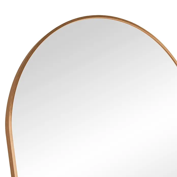 Standspiegel Mira - 70 x 170 cm, Gebogen, Gold - Spiegel mit einem hellbraunen, gewellten Holzrahmen.
