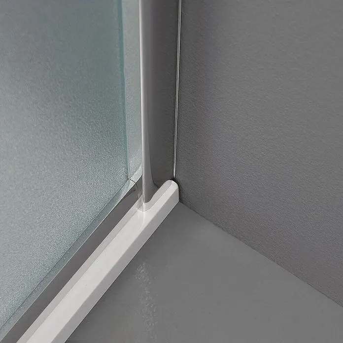 Kiamami Valentina Eckdusche - 900 x 900 x 1.850 cm, Matt, Stärke: 6 mm - Weißes Duschkabinen-Bodenprofil, verbindet eine mattierte Glasscheibe.