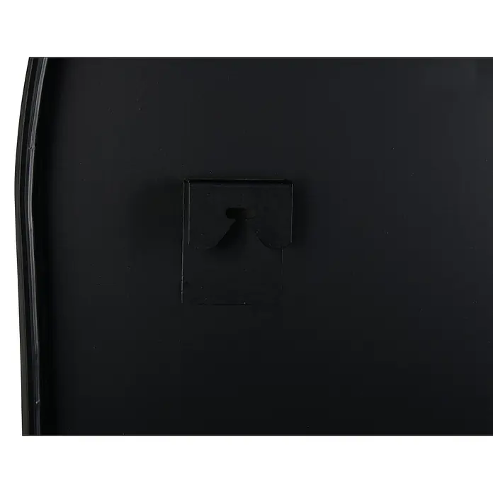 Standspiegel Mira - 70 x 170 cm, Gebogen, Schwarz - Schwarze Metall-Aufhängevorrichtung auf schwarzer Oberfläche mit Schlüssellochschlitz.