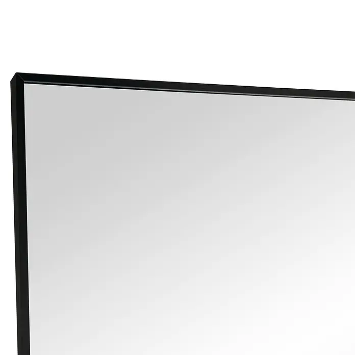 Standspiegel Mira - 70 x 170 cm, Eckig, Schwarz - Schwarz gerahmter Spiegel, der eine Ecke zeigt.