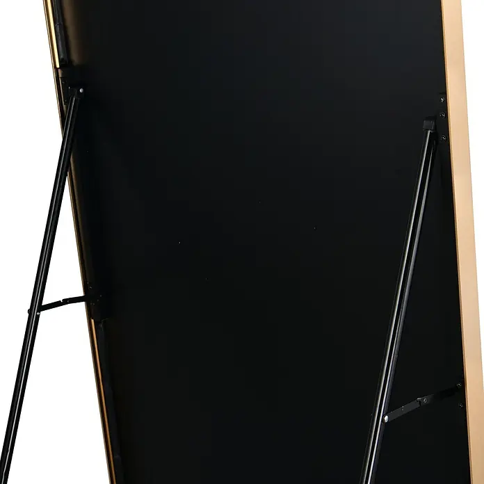 Standspiegel Mira - 70 x 170 cm, Eckig, Gold - Rückseite eines freistehenden Spiegels/Schilds mit hellem Holzrahmen, schwarzer Rückwand und schwarzem Metallständer.