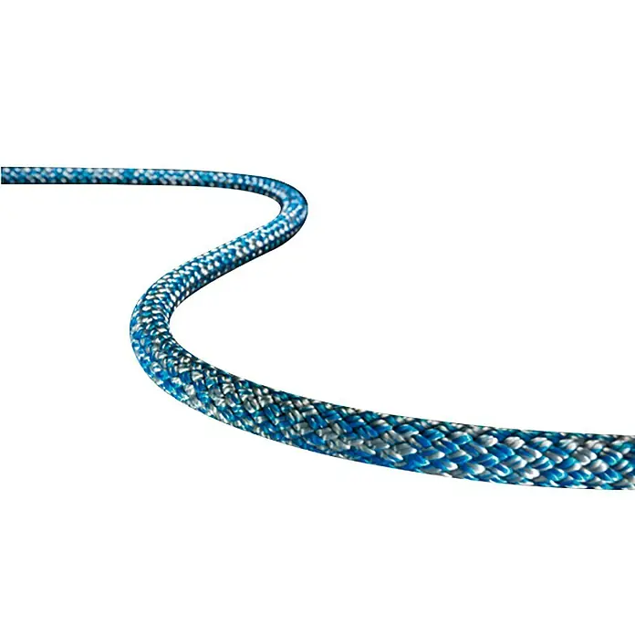 Robline Leine Meterware Sirius 500 - 8 mm, Navy-Blau/Silber, Polyester - Nahaufnahme eines robusten, blauen und grauen Kletterseils, das sich elegant vor einem sauberen, weißen Hintergrund schlängelt.