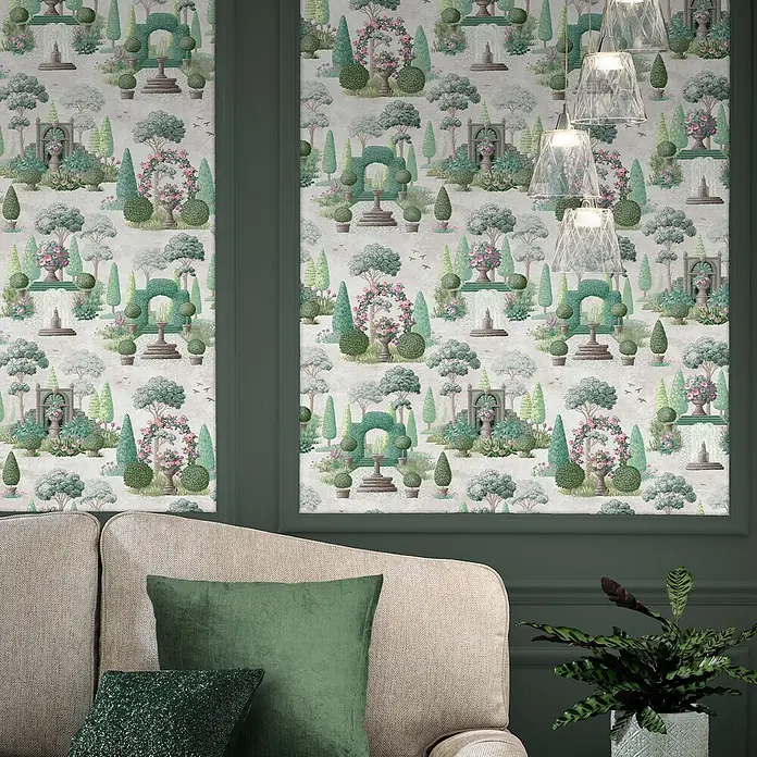 Laura Ashley Vliestapete Vliestapete Naunton Folly - Grün, Floral, 10 x 0,52 m - Tapete mit aufwendigem grünem Gartenmuster: Formschnitte, Brunnen und Bögen, gerahmt von dunkelgrüner Vertäfelung.