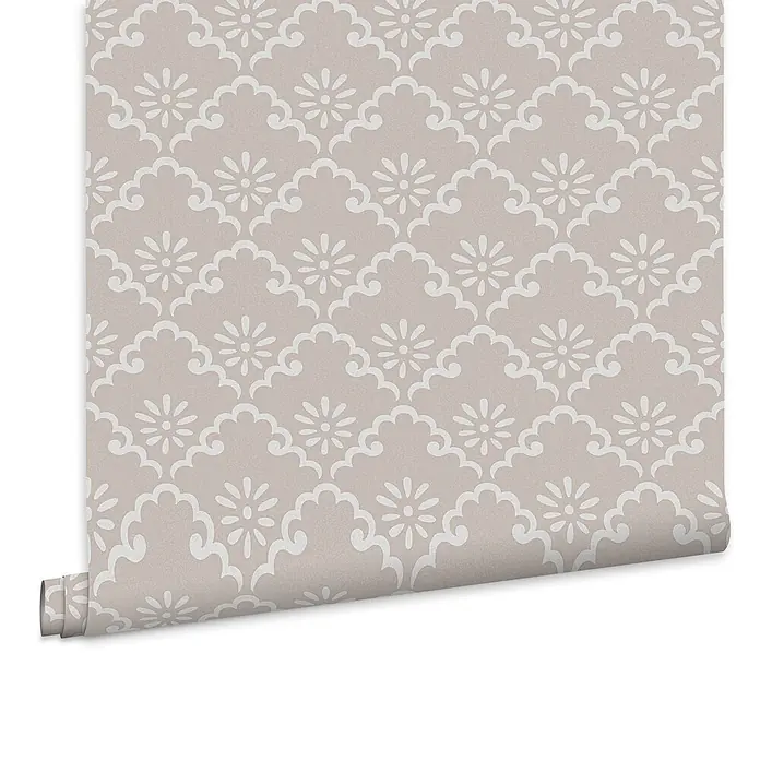 Laura Ashley Vliestapete Coralie - Grau, Floral, 1.000 x 52 cm - Beige Tapetenrolle mit weißem Blumen-Muschel-Muster.