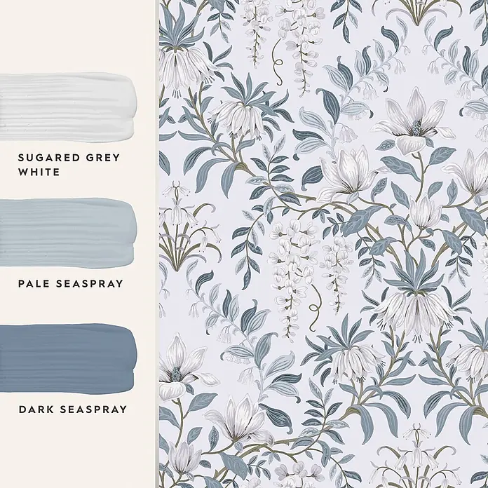 Laura Ashley Vliestapete Vliestapete Vintage Blumen - Blau/Weiß, Floral, 10 x 0,52 m - Florale Tapete mit Magnolien, Glyzinien und Glockenblumen, blaugrauen Blättern auf lavendelfarbenem Grund, dazu passende weiße, hellblaue und dunkelblaue Farbmuster.