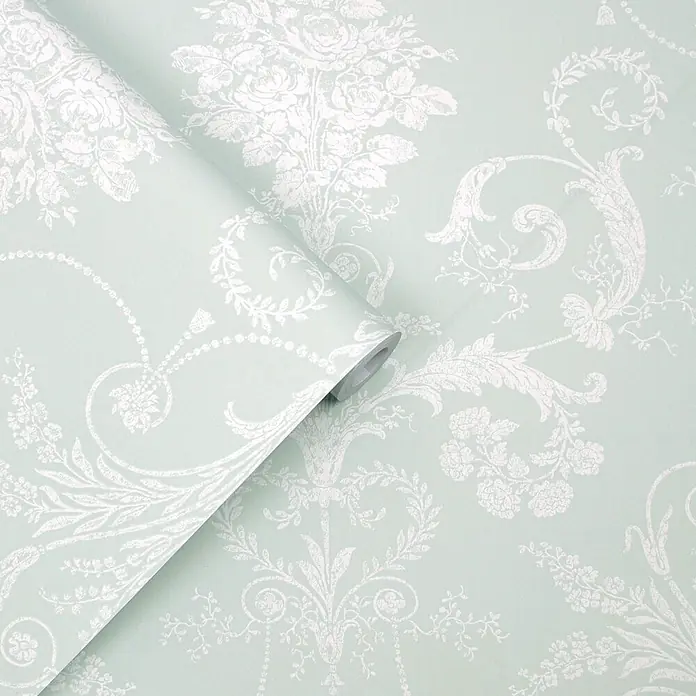 Laura Ashley Vliestapete Vliestapete Josette Damast - Blau, Ornament, 10 x 0,52 m - Hellgrüne Tapetenrolle mit filigranen weißen Blumen- und Barockmustern, teilweise ausgerollt.