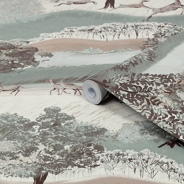 Laura Ashley Vliestapete Hartingdon - Grün, Ornament, 1.000 x 52 cm - Tapetenrolle mit Naturlandschaftsmuster, Bäumen und Rehen in gedeckten Grün- und Brauntönen, teilweise abgerollt.