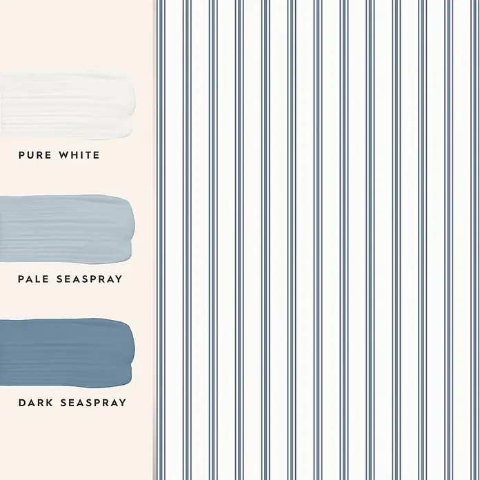 Laura Ashley Vliestapete Bauernhaus Streifen - Blau, Streifen, 1.000 x 52 cm - Drei Farbmuster: Weiß, Hellblau, Dunkelblau. Daneben eine cremefarbene Tapete mit vertikalen dunkelblauen Streifen.
