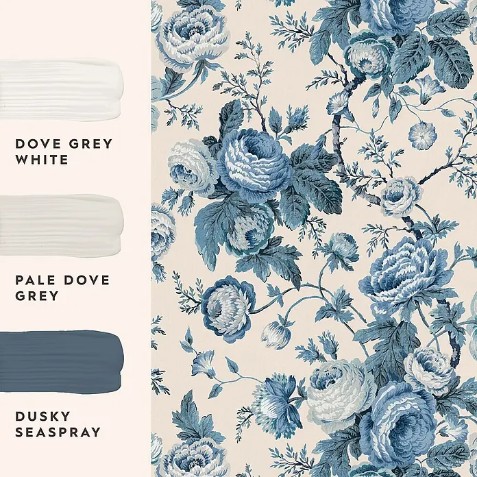 Laura Ashley Vliestapete elegante Rosen - Blau, Floral, 1.000 x 52 cm - Blau-weißes Blumenmuster auf Beige, präsentiert mit drei passenden Farbmustern: Weiß, Hellgrau und Dunkelblau.