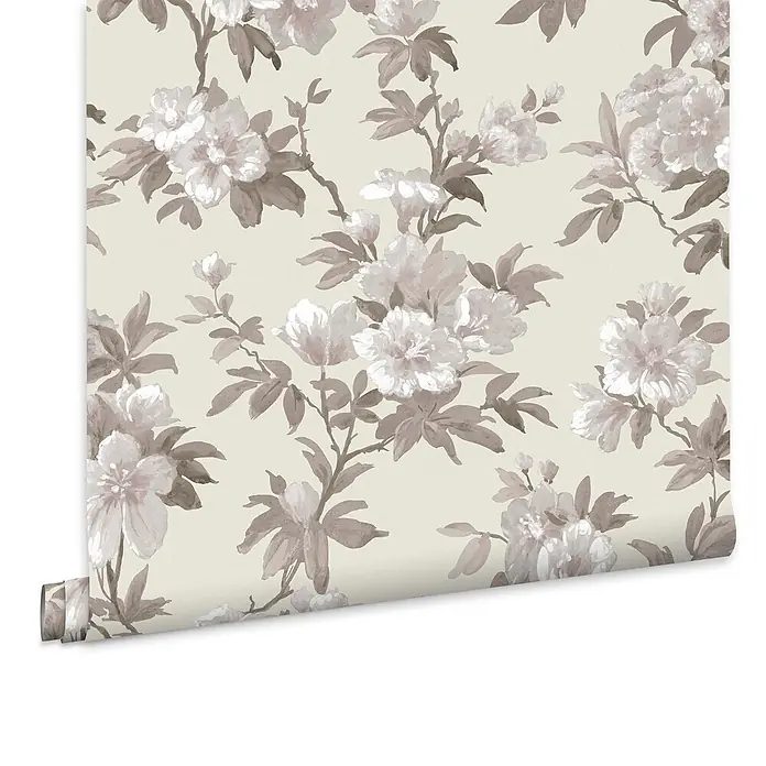Laura Ashley Vliestapete Rosamund - Naturbelassen, Floral, 1.000 x 52 cm - Eine ausgerollte Tapetenrolle mit einem sich wiederholenden Blumenmuster in gedämpften Taupe- und Cremetönen.