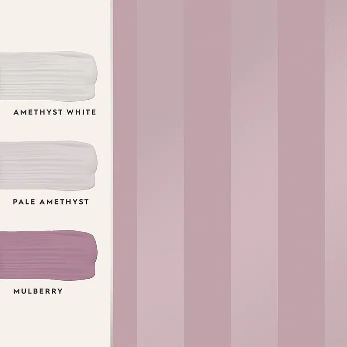 Laura Ashley Vliestapete Perlmuttstreifen - Rosa, Streifen, 1.000 x 52 cm - Farbproben in Amethyst White, Pale Amethyst, Mulberry und eine gestreifte Tapete in hellen Violetttönen.
