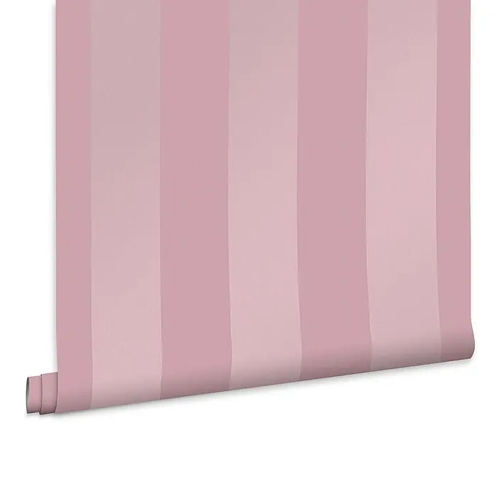 Laura Ashley Vliestapete Perlmuttstreifen - Rosa, Streifen, 1.000 x 52 cm - Strukturierte rosa Tapete mit abwechselnd hell- und dunkelrosa Streifen, teilweise von einer Rolle abgerollt.
