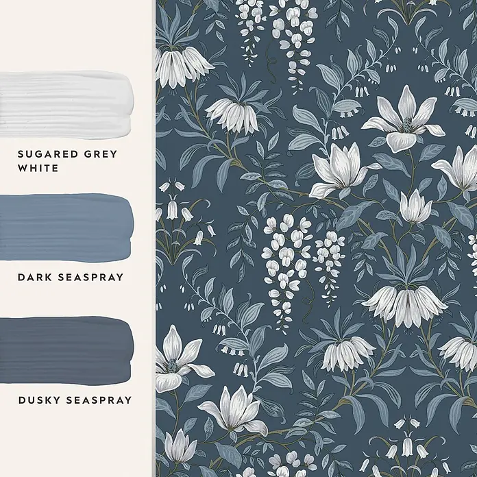Laura Ashley Vliestapete Vintage Blumen - Blau, Floral, 1.000 x 52 cm - Dunkelblaue Blumentapete mit weißen/hellblauen Blüten und Blättern, präsentiert mit drei passenden Farbmusterflächen.
