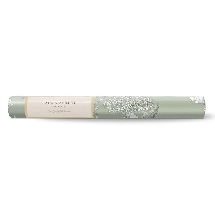 Laura Ashley Vliestapete Vliestapete Elderwood - Salbeigrün, Floral, 10 x 0,52 m - Laura Ashley hellgrüne Tapetenrolle mit weißem Blumenmuster.