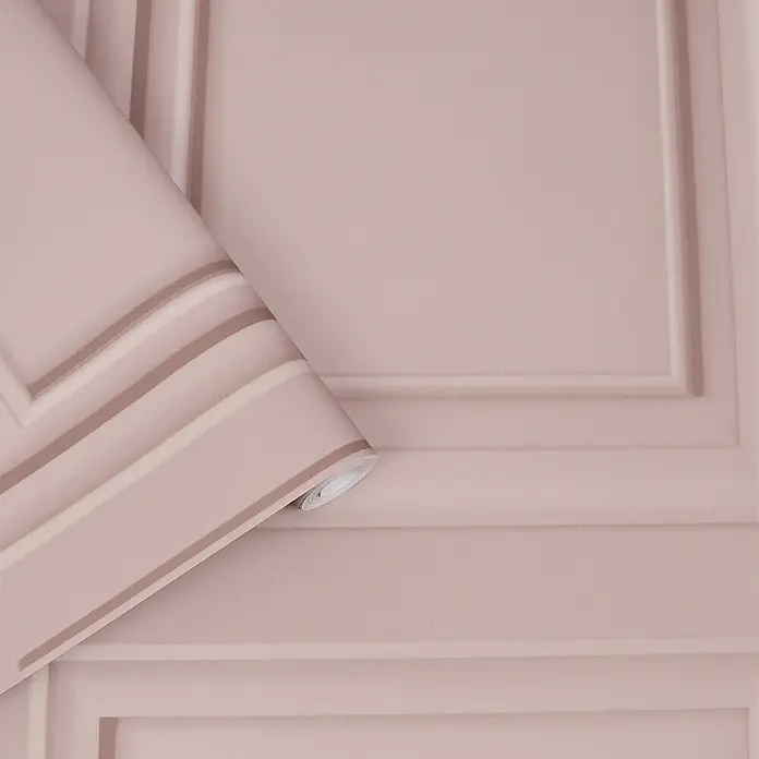 Laura Ashley Vliestapete Redbrook Holzplatte - Rosa, Floral, 1.000 x 52 cm - Hellrosa/beige Tapetenrolle mit Streifenmuster, teilweise abgerollt an einer Wand mit Paneelmuster.