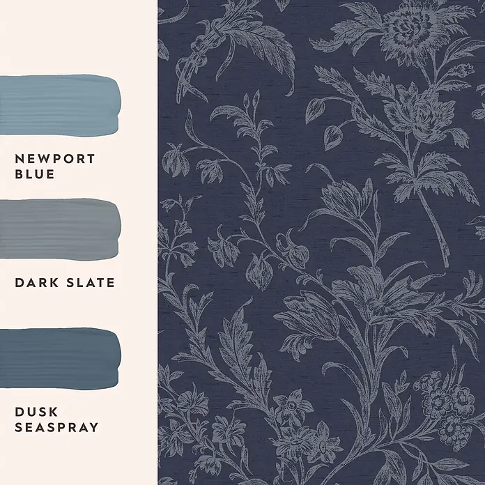 Laura Ashley Vliestapete Lloyd - Blau, Floral, 1.000 x 52 cm - Dunkelblaue Blumentapete und drei blaue Farbproben: Newport Blue, Dark Slate, Dusk Seaspray.