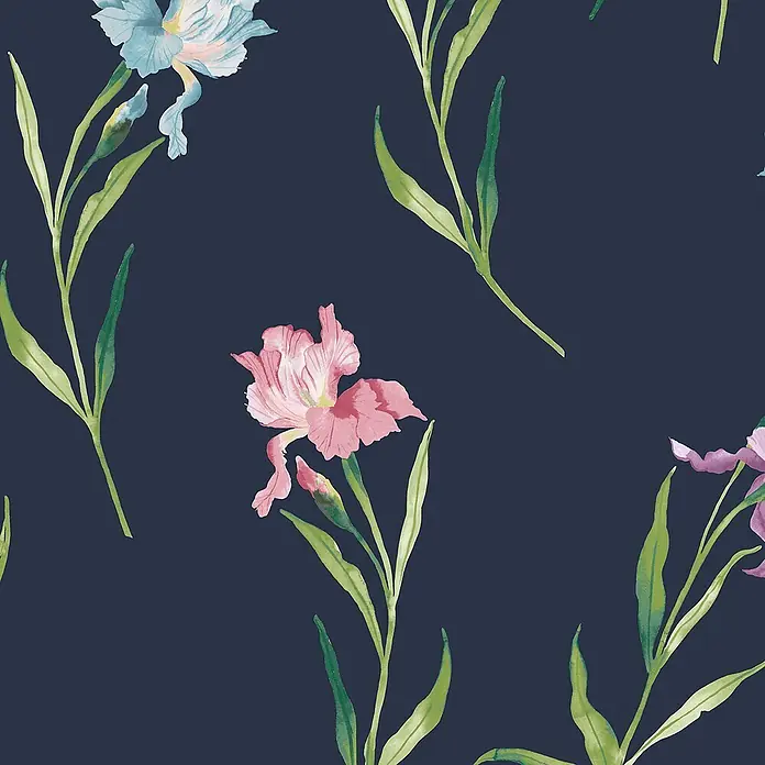 Laura Ashley Vliestapete Irisblüten - Blau, Floral, 1.000 x 52 cm - Nahtloses Muster mit blauen, rosa und violetten Aquarellblumen und grünen Blättern auf dunkelblauem Hintergrund.