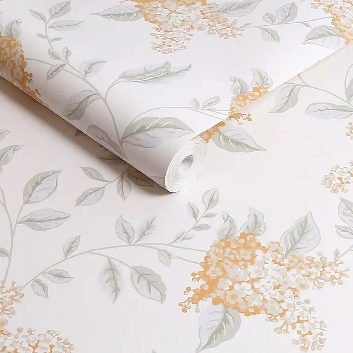 Laura Ashley Vliestapete Portland - Orange, Floral, 1.000 x 52 cm - Weiße Tapetenrolle mit sich wiederholendem Muster aus hellorangen Blüten und hellgrünen Blättern.
