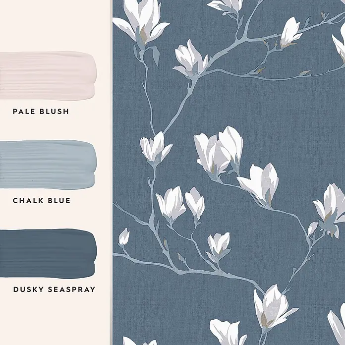 Laura Ashley Vliestapete Magnolienhain - Blau, Floral, 1.000 x 52 cm - Blautapete mit weißen Magnolienblüten und passenden Farbmustern in Hellrosa, Kreideblau und Dunklem Seeblau.