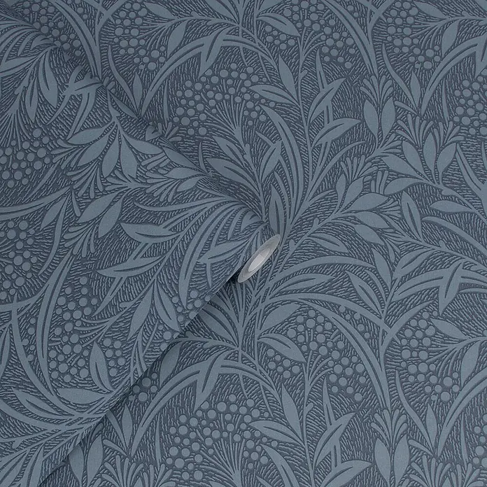 Laura Ashley Vliestapete Vliestapete Gerstenpflanzen - Blau, Sonstiges, 10 x 0,52 m - Blaugraue Tapete mit detailreichem botanischem Muster, teilweise abgerollt.