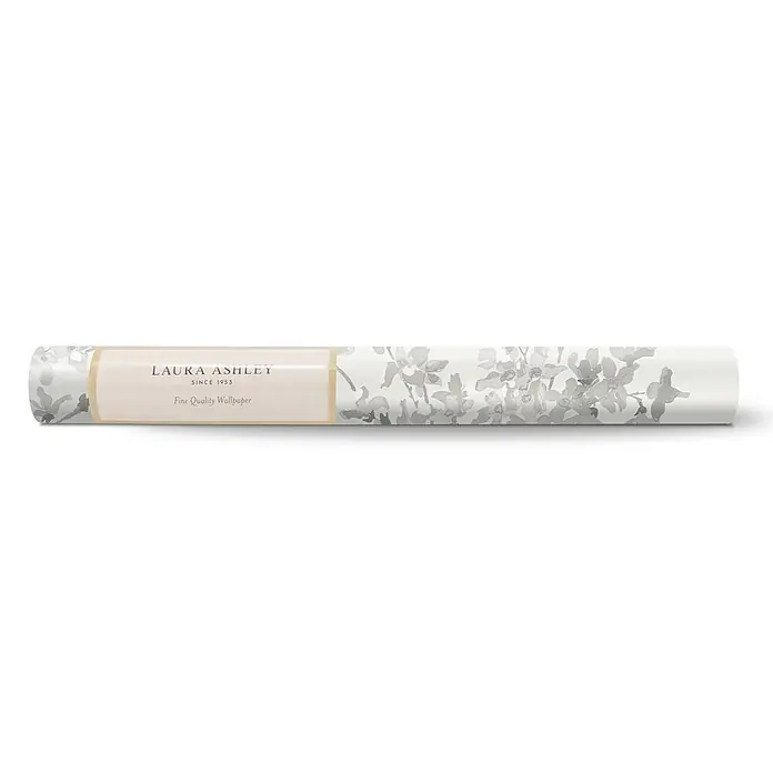Laura Ashley Vliestapete Forstyhia Blumen - Grau, Floral, 1.000 x 52 cm - Laura Ashley Tapetenrolle mit zartem hellgrauem Blumenmuster und cremfarbenem Etikett.