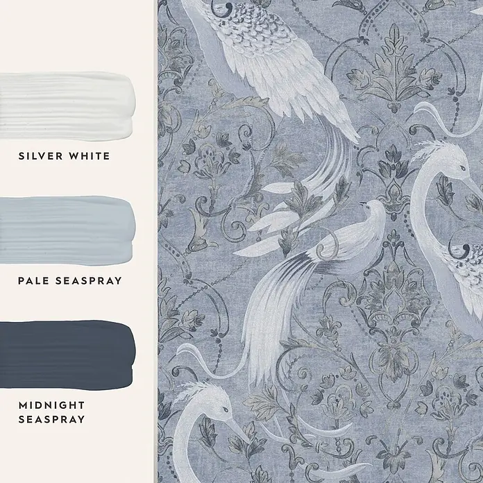 Laura Ashley Vliestapete Tregaron - Blau, Tieroptik, 1.000 x 52 cm - Verzierte blaue Tapete mit weißen Vögeln und grauen Mustern, gezeigt mit Farbmustern in Silver White, Pale Seaspray, Midnight Seaspray.