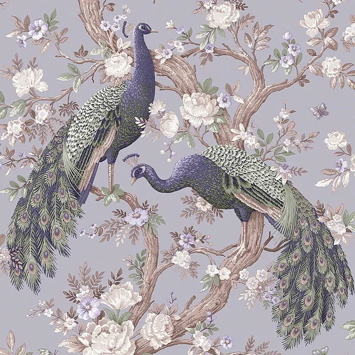 Laura Ashley Vliestapete Vliestapete Belvedere Pfau - Lila, Floral, 10 x 0,52 m - Muster mit zwei Pfauen auf einem blühenden Baum vor lila Hintergrund.