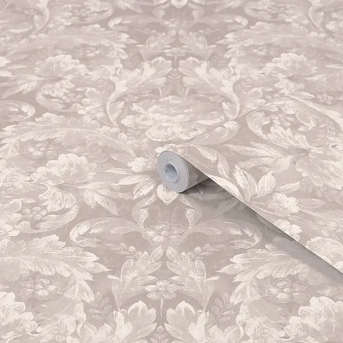 Laura Ashley Vliestapete Vliestapete Apolline - Grau, Floral, 10 x 0,52 m - Teilweise abgerollte beigefarbene Tapete mit weißem Blumen- und Rankenmuster.