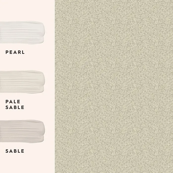 Laura Ashley Vliestapete Eichenblätter - Grau, Tieroptik, 1.000 x 52 cm - Drei neutrale Farbproben (Pearl, Pale Sable, Sable) mit einer hellen botanischen Tapete; zeigt Farboptionen.