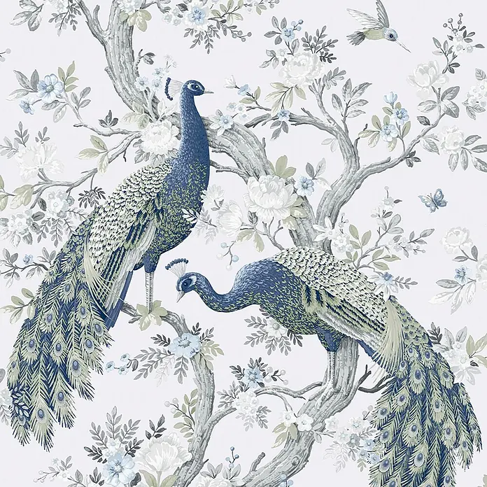Laura Ashley Vliestapete Vliestapete Belvedere Pfau - Blau/Weiß, Floral - Illustratives Muster mit zwei blauen und grünen Pfauen auf einem blühenden Baum mit weißen und blauen Blüten, einem Kolibri und einem Schmetterling.
