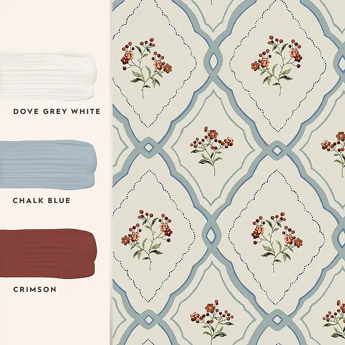 Laura Ashley Vliestapete Vliestapete Pinford Spalier - Hellblau, Floral - Helle beige Tapete mit blauem geometrischem Gitter, blauen gepunkteten Umrissen und roten und grünen floralen Motiven.