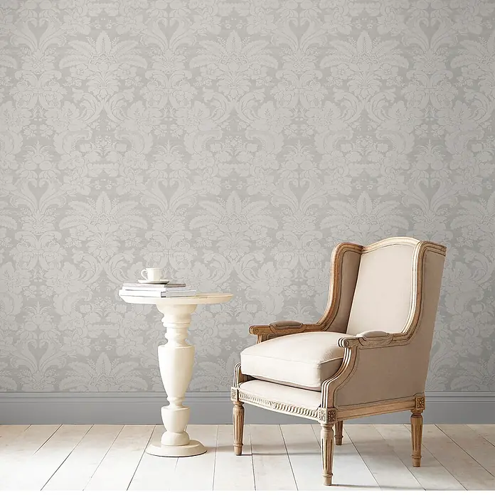 Laura Ashley Vliestapete Martigues Damast - Grau/Weiß, Floral, 1.000 x 52 cm - Elegante hellgraue Tapete mit Damastmuster, verleiht dem Raum einen raffinierten Stil.