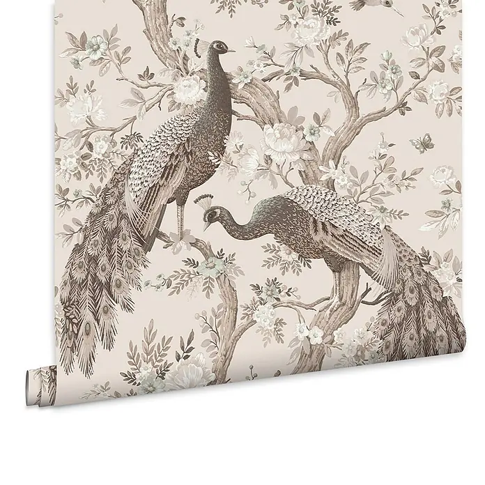 Laura Ashley Vliestapete Belvedere Pfau - Braun, Floral, 1.000 x 52 cm - Tapetenrolle mit einem gedeckten Muster aus Pfauen auf blühenden Bäumen in Naturtönen.