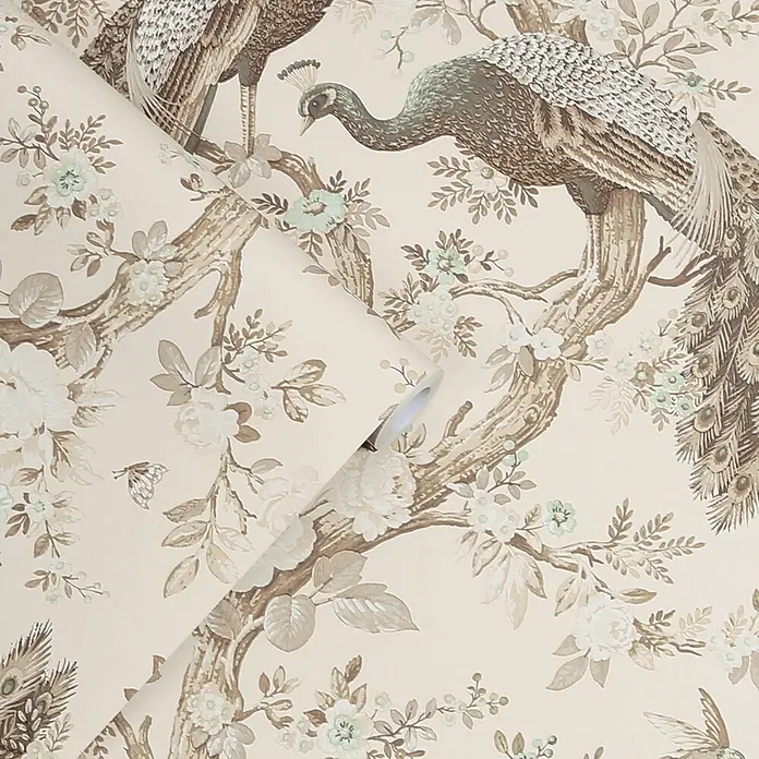 Laura Ashley Vliestapete Belvedere Pfau - Braun, Floral, 1.000 x 52 cm - Gerollte Tapete mit naturinspiriertem Muster: Pfauen auf Ästen mit Blumen und Blättern in gedeckten Tönen.