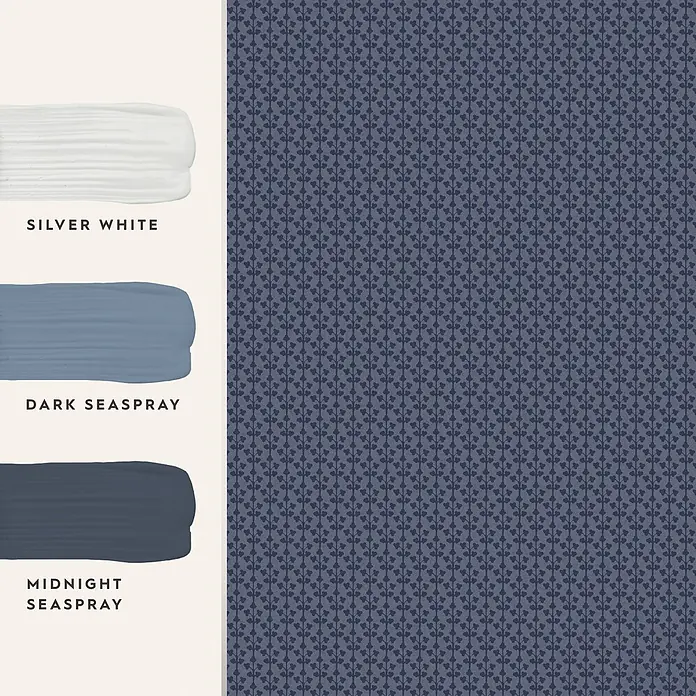 Laura Ashley Vliestapete Seaham - Blau, Grafisch, 1.000 x 52 cm - Drei Farbmuster (weiß, blau, dunkelblau) neben einer dunkelblau-grauen Tapete mit wiederkehrendem Pflanzenmuster.