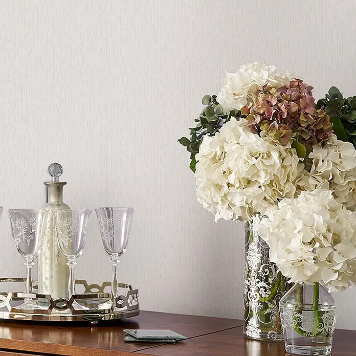 Laura Ashley Vliestapete Vliestapete Blyth - Weiß, Ornament, 10 x 0,52 m - Helle Tapete mit dezentem vertikalem Strichmuster, ergänzt elegantes Raumdekor.