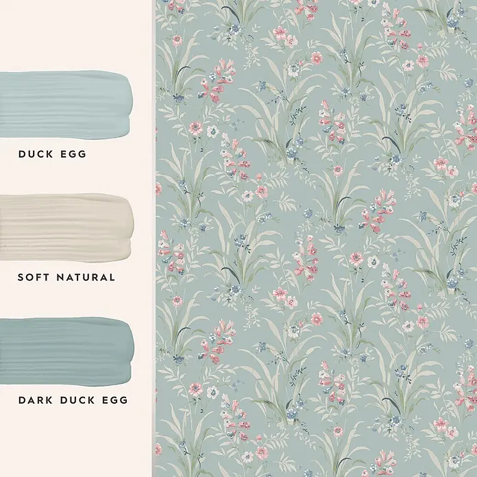 Laura Ashley Vliestapete Mosedale Posy - Blau, Floral, 1.000 x 52 cm - Florale Enteneiblau-Tapete mit rosa/cremefarbenen Blumen, dazu passende Enteneiblau, Soft Natural, Dunkles Enteneiblau Farbmuster.