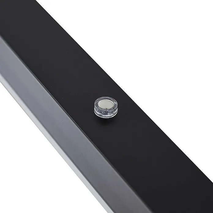 Lucande Pendelleuchte Solvar - schwarz, Schwarz - Klare Kunststoffkappe mit eingebettetem Magnet auf dunklem Metallrahmen.