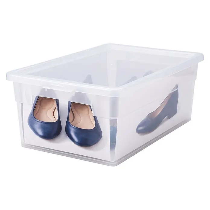 BAUHAUS Caja de almacenaje Light Box - L x An x Al: 33,4 x 19 x 11 cm, Plástico, Transparente, 5 l - Caja organizadora de zapatos de plástico transparente con tapa, contiene bailarinas azules y un zapato de tacón azul.