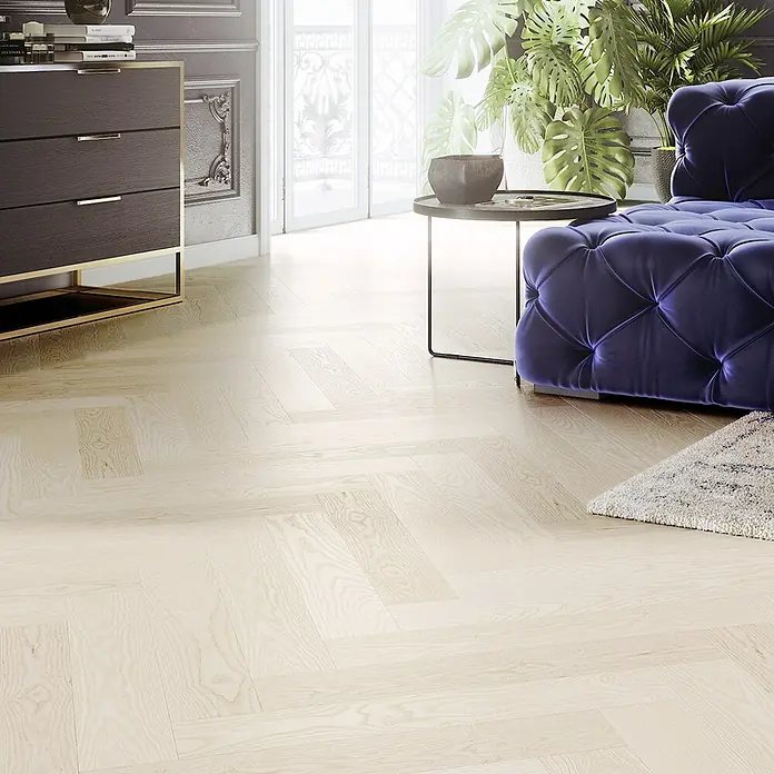 Barlinek Parkett - Esche Select, Fischgrät, 725 x 130 x 14 mm - Heller Holzparkettboden im Fischgrätmuster in einem eleganten Wohnzimmer.