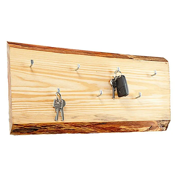 Exclusivholz Blockware - Douglasie, Anfallende Breite: 50 cm - 60 cm, 300 x 4 cm - Ein rustikaler Schlüsselhalter aus Holz mit Haken für Schlüssel. Praktisch und dekorativ für den Eingangsbereich.